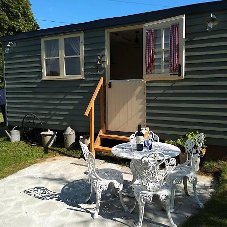 The English Shepherds Hut @ Les Aulnaies Echauffour Bagian luar foto