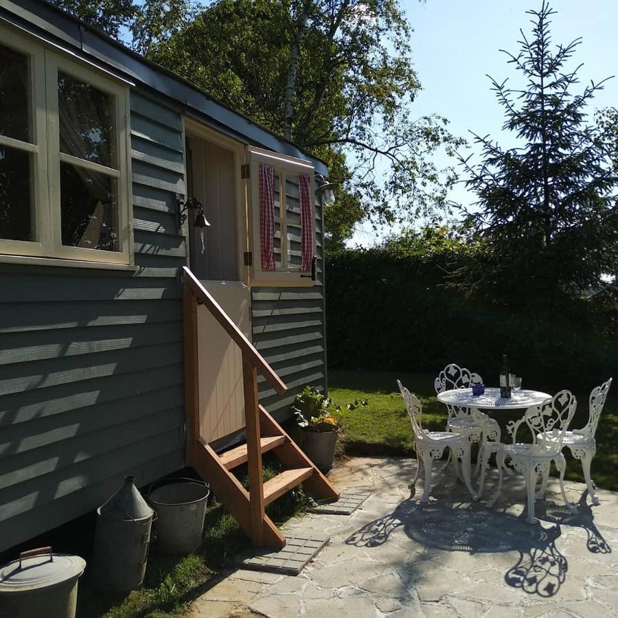 The English Shepherds Hut @ Les Aulnaies Echauffour Bagian luar foto