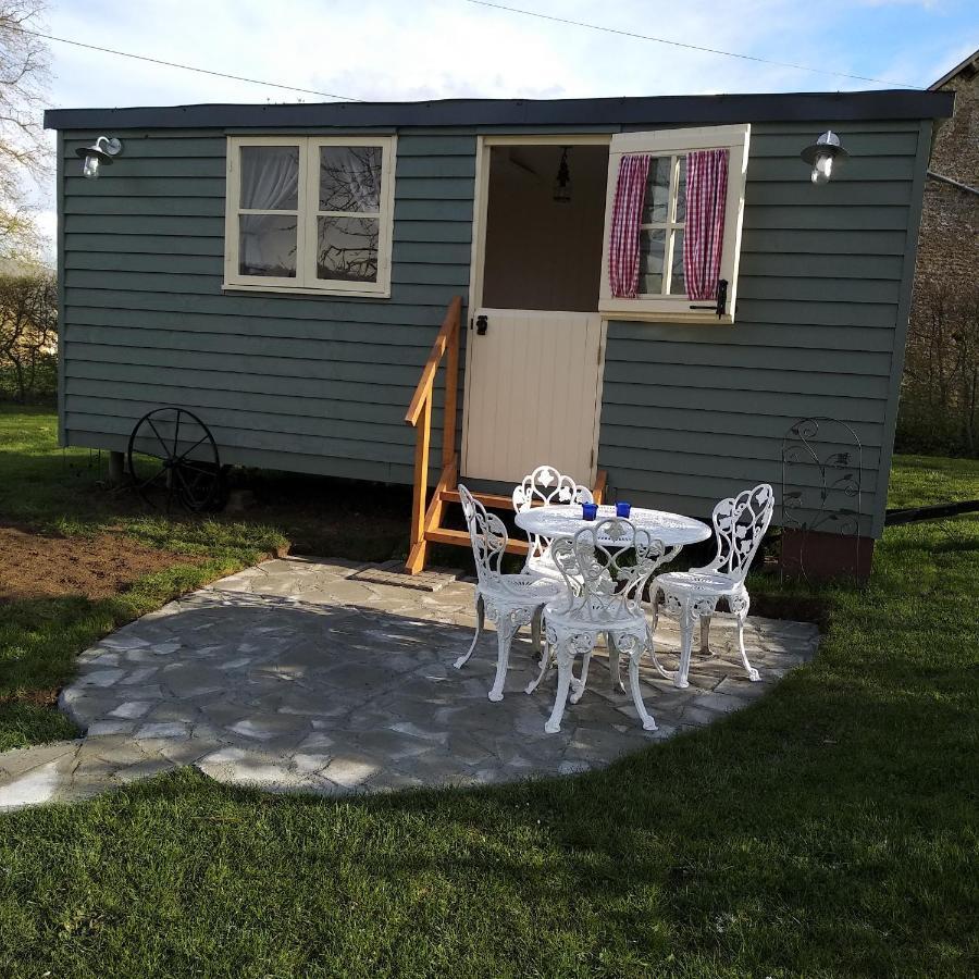 The English Shepherds Hut @ Les Aulnaies Echauffour Bagian luar foto